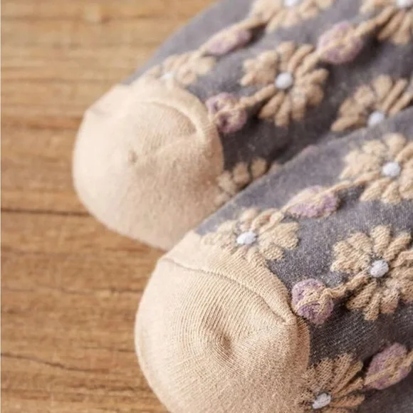 5 Pair Floral Pattern Socks-NWT - Picture 2 of 4
